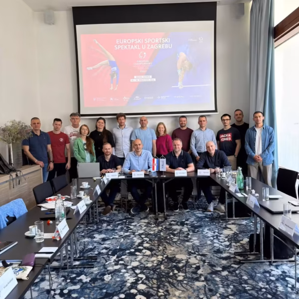 Imageedit 16 9923075703